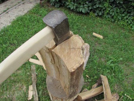 Как правильно колоть дрова с сучками и без